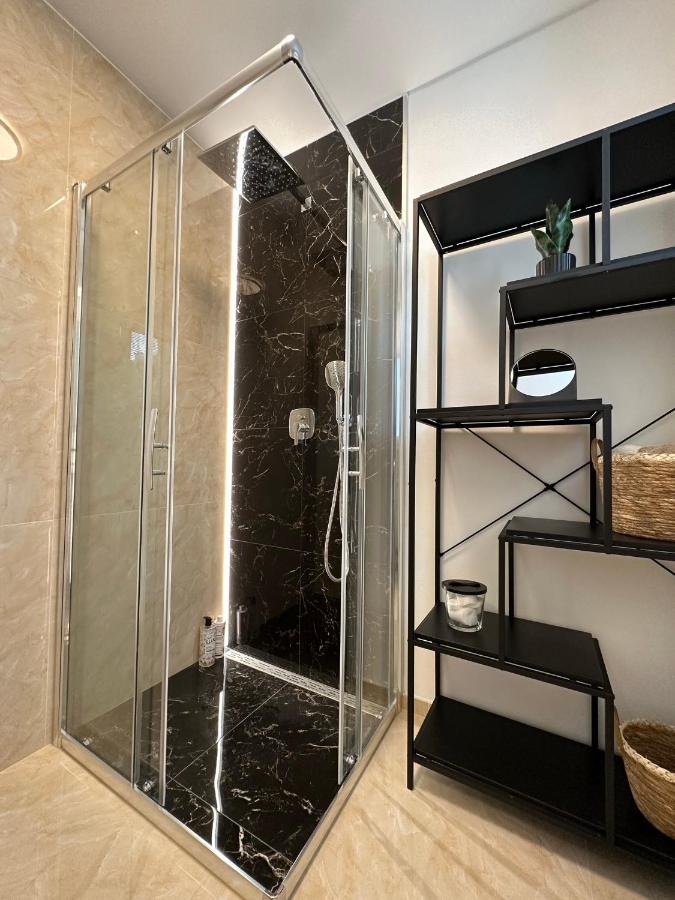 Apartment Robotnicka - 2 Bathrooms, 2 Bedrooms Banská Bystrica Exterior photo