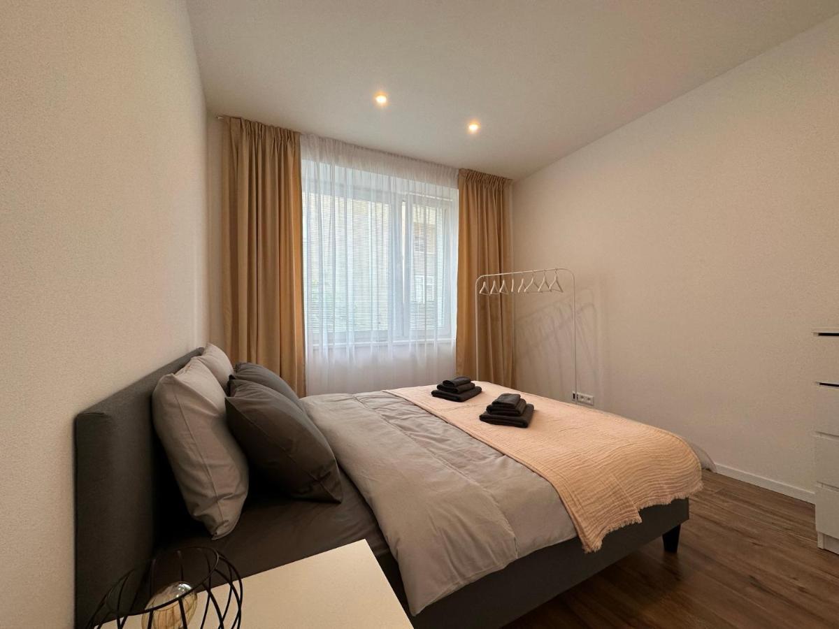 Apartment Robotnicka - 2 Bathrooms, 2 Bedrooms Banská Bystrica Exterior photo