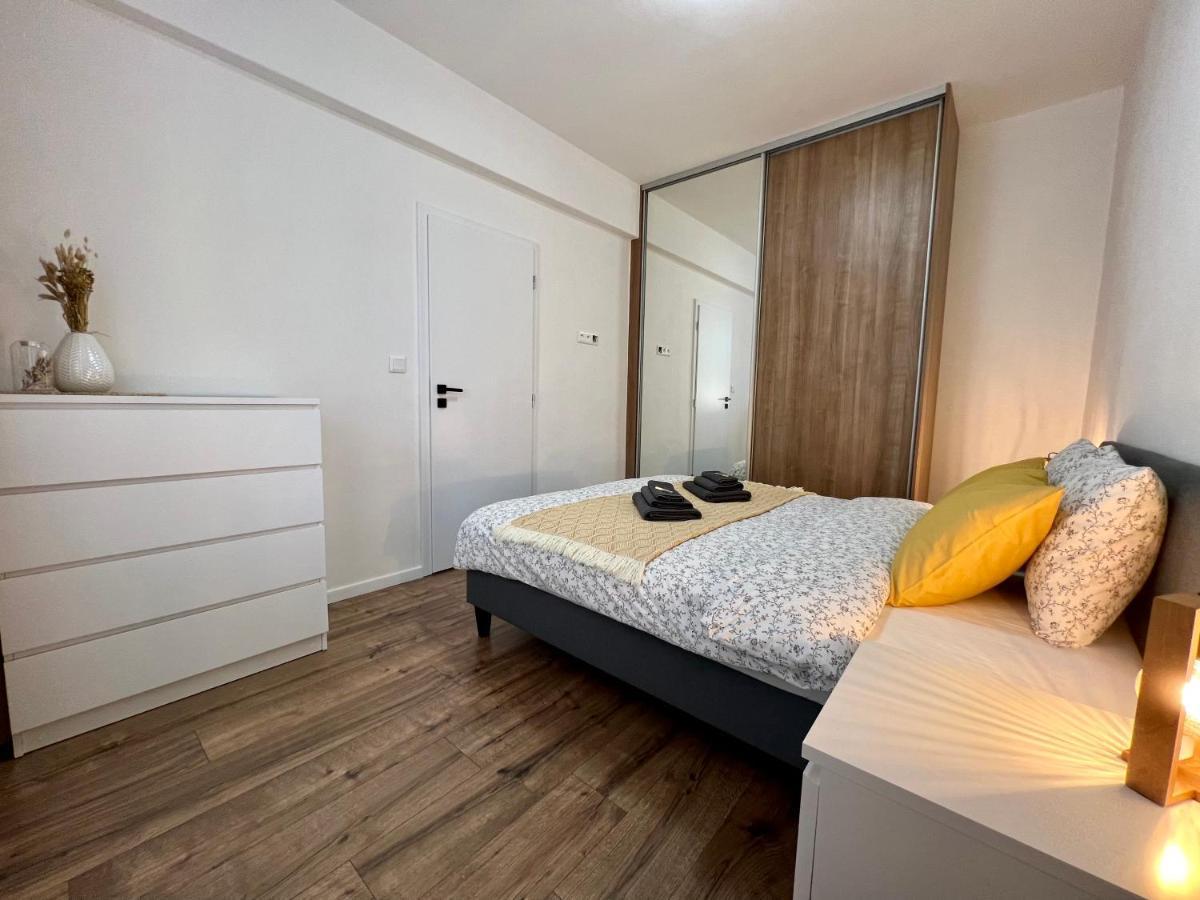 Apartment Robotnicka - 2 Bathrooms, 2 Bedrooms Banská Bystrica Exterior photo